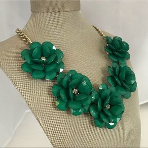 Beaded floral green necklace